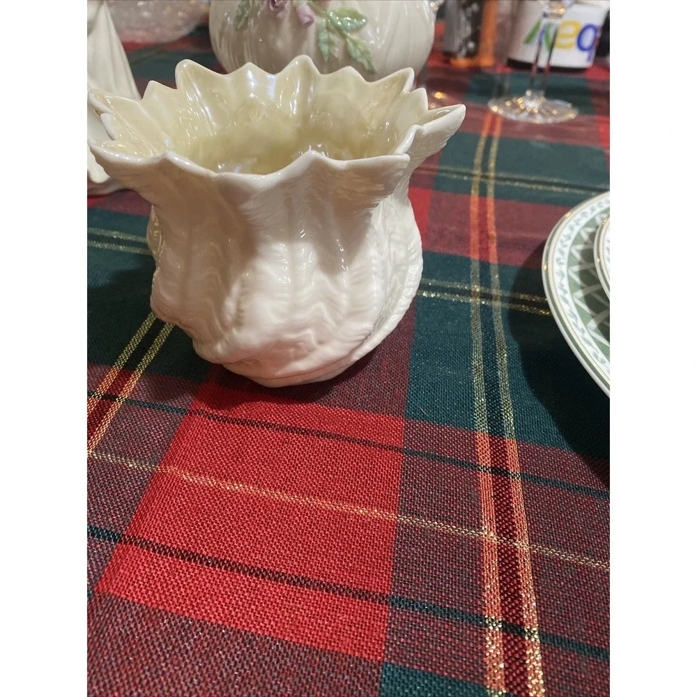 Belleek Ivory Yellow Lustre Finish Swirled Shell Pouch Vase Pot Bowl (5th Mark)‎